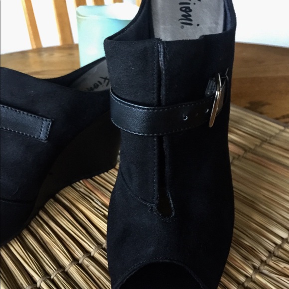 FIONI BLACK WEDGE, PEEP TOE 9.5 - Picture 6 of 6